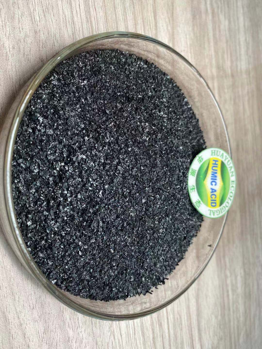 Flocons brillants d'humate de sodium.jpg Flocons brillants d'humate de sodium.jpg